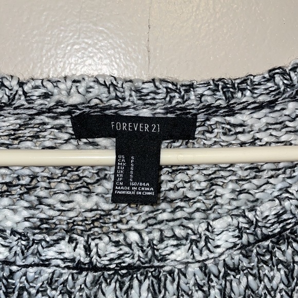 Forever 21 Sweater Size Small - Picture 2 of 3